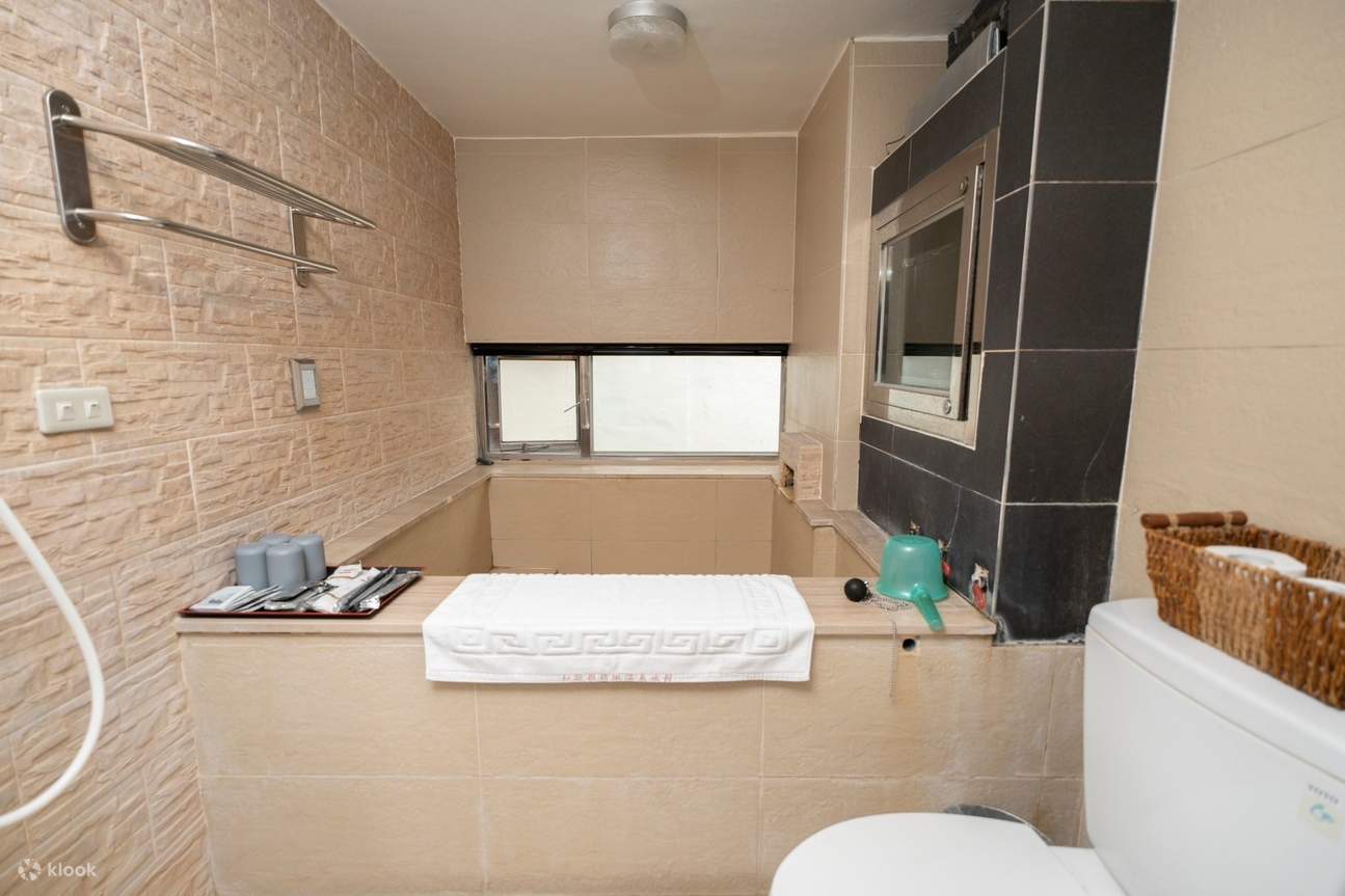 Купание в горячих источниках Му-Танг Сук Онсен Рёкан